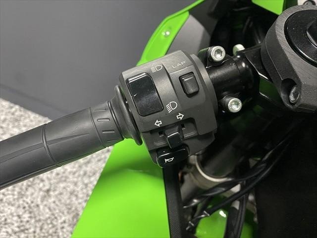 
								Kawasaki Ninja ZX-10R full									