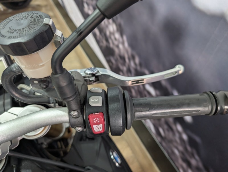 
								BMW Motorrad S 1000 R full									