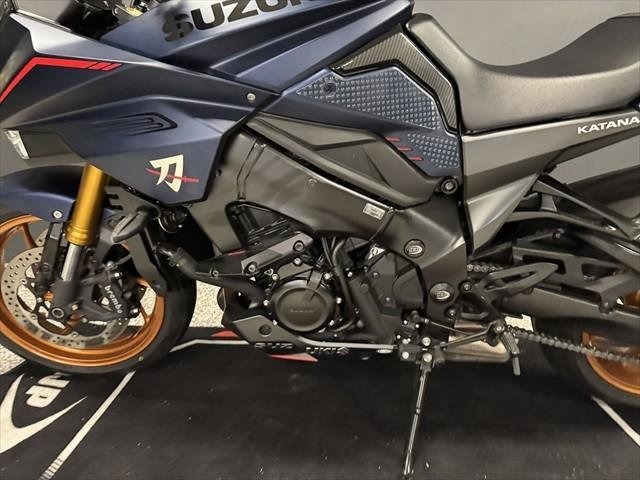 
								Suzuki Katana full									