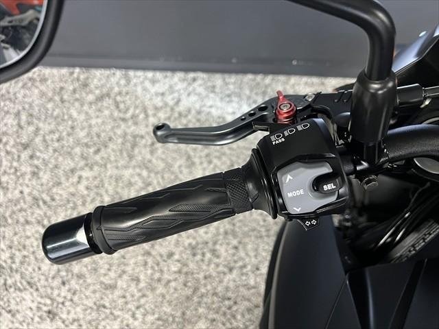 
								Suzuki GSX-S750 full									