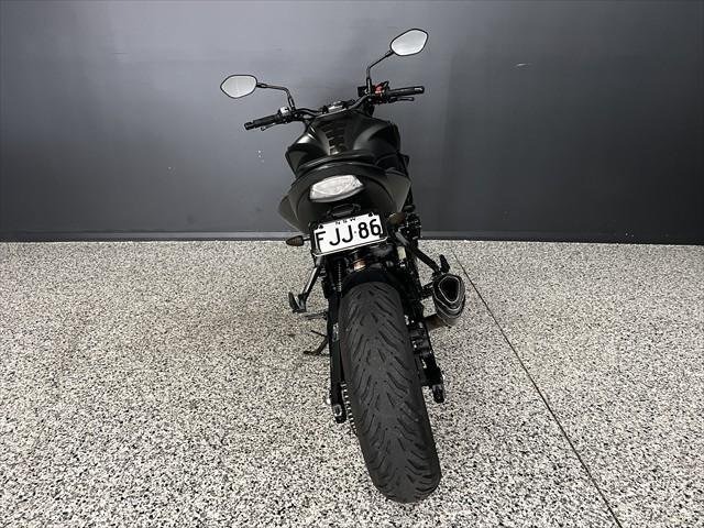 
								Suzuki GSX-S750 full									