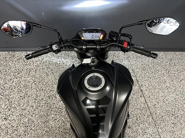 
								Suzuki GSX-S750 full									