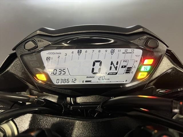 
								Suzuki GSX-S750 full									