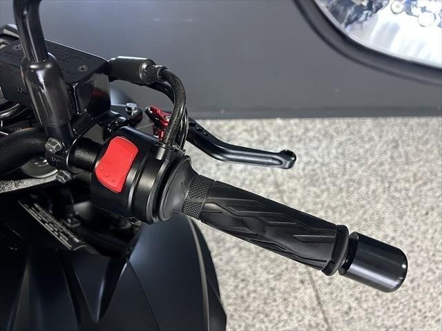 
								Suzuki GSX-S750 full									