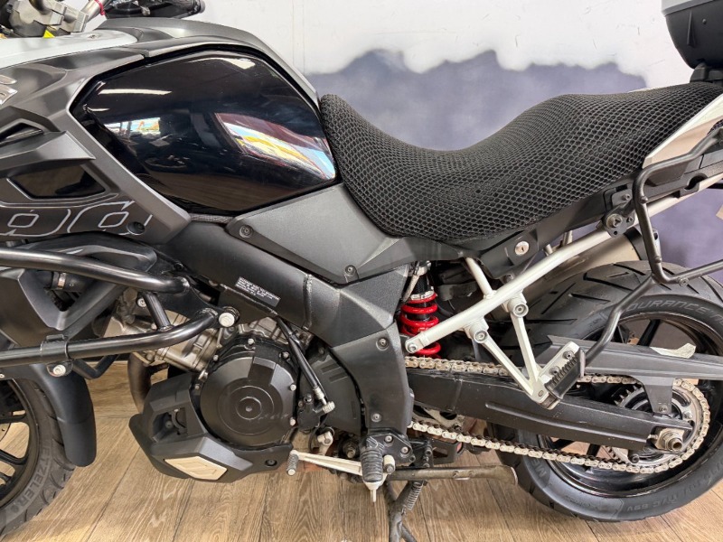 
								Suzuki V-Strom 1000 full									