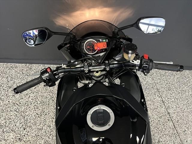 
								Suzuki GSX-R1000 full									