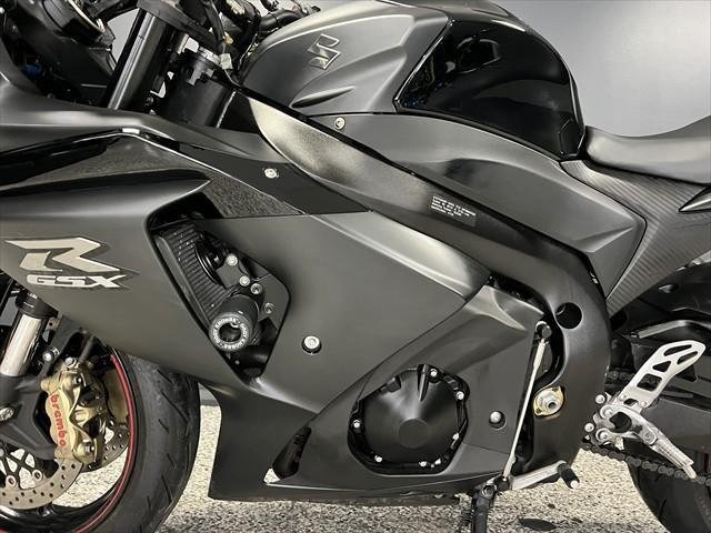 
								Suzuki GSX-R1000 full									