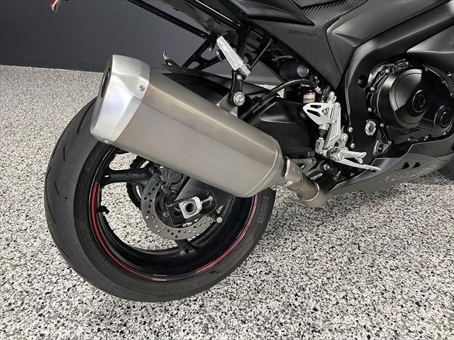 
								Suzuki GSX-R1000 full									