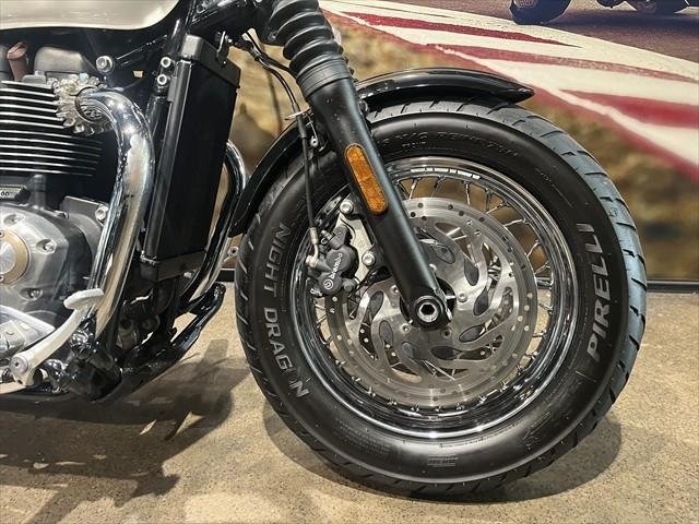 
								Triumph Bonneville Speedmaster full									