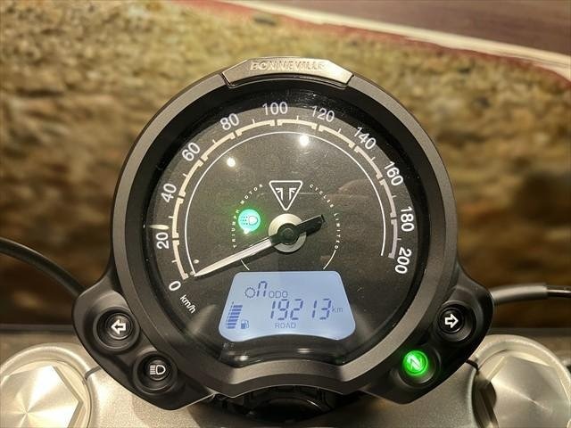 
								Triumph Bonneville Speedmaster full									