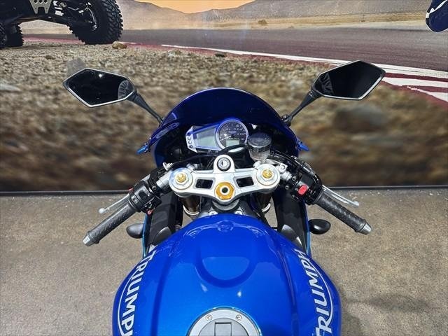 
								Triumph Daytona 675 full									