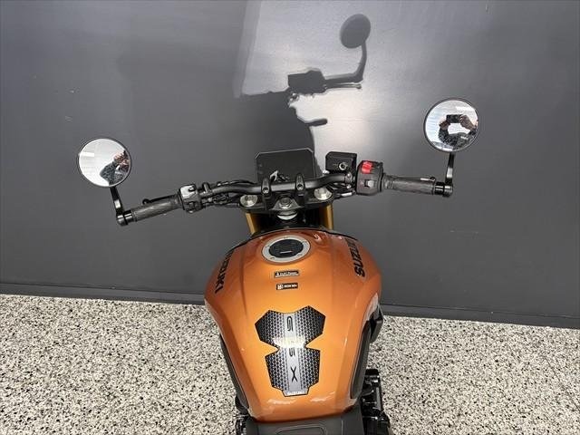 
								Suzuki GSX-8T full									