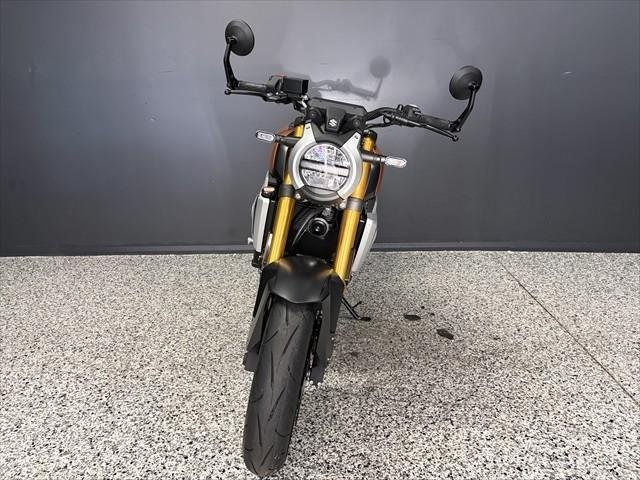 
								Suzuki GSX-8T full									