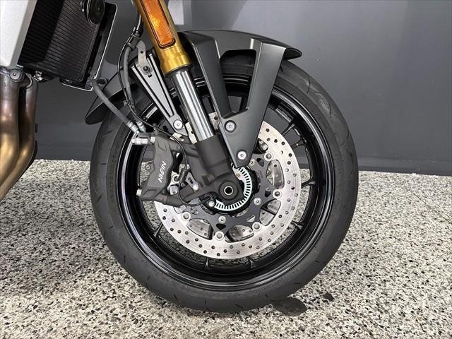 
								Suzuki GSX-8T full									