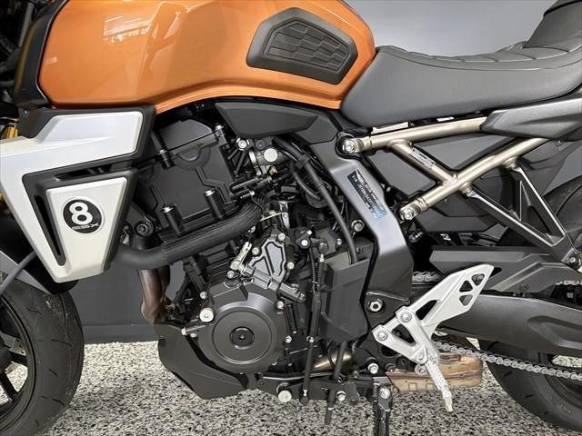 
								Suzuki GSX-8T full									