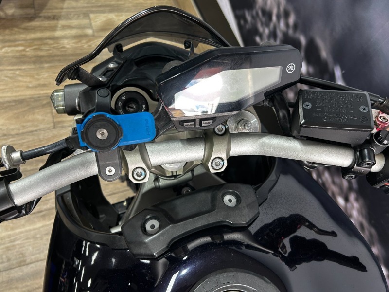 
								Yamaha MT-09 full									