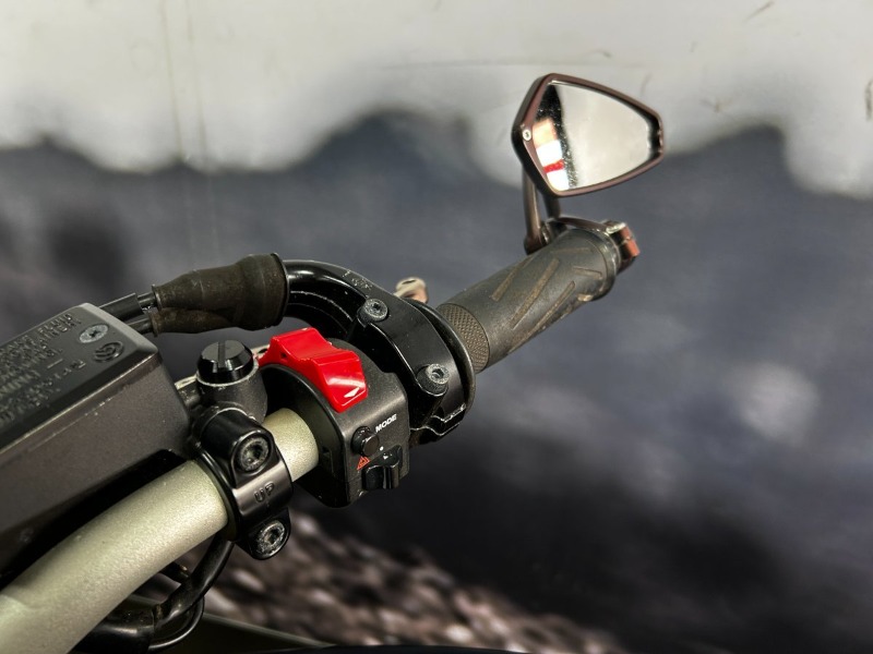 
								Yamaha MT-09 full									