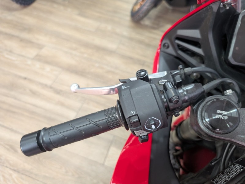 
								Honda CBR650RAC full									