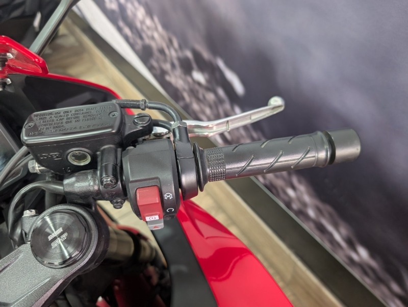 
								Honda CBR650RAC full									