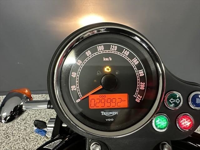 
								Triumph Bonneville 865 full									