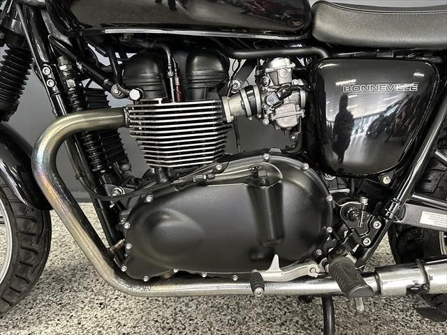 
								Triumph Bonneville 865 full									