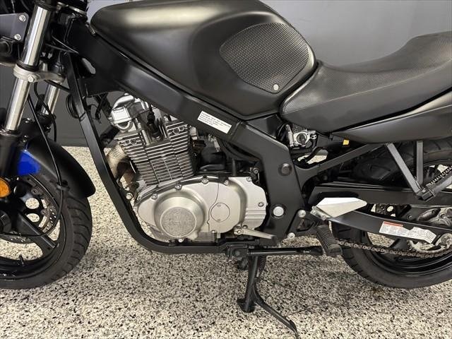 
								Suzuki GS500 full									