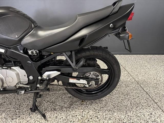 
								Suzuki GS500 full									