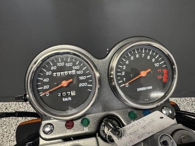
								Suzuki GS500 full									