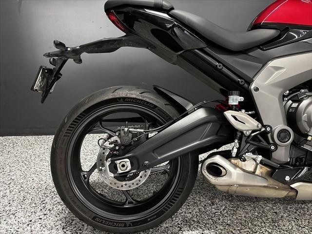 
								Triumph Daytona 660 LAMS full									