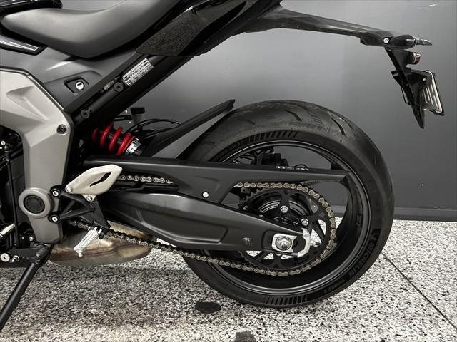 
								Triumph Daytona 660 LAMS full									