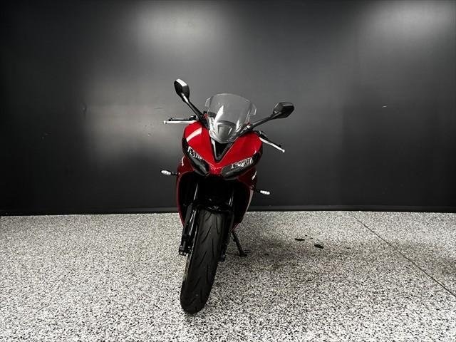 
								Triumph Daytona 660 LAMS full									