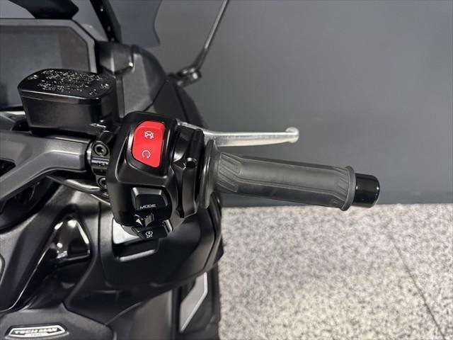 
								Yamaha TMAX 560 full									