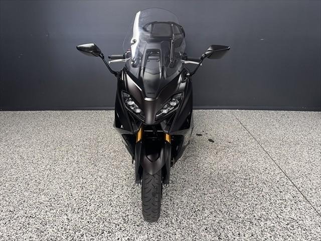 
								Yamaha TMAX 560 full									