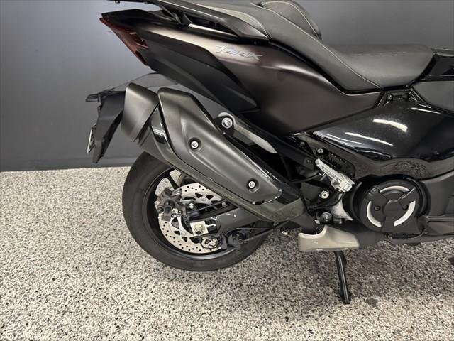 
								Yamaha TMAX 560 full									