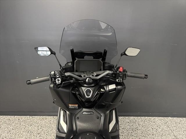 
								Yamaha TMAX 560 full									