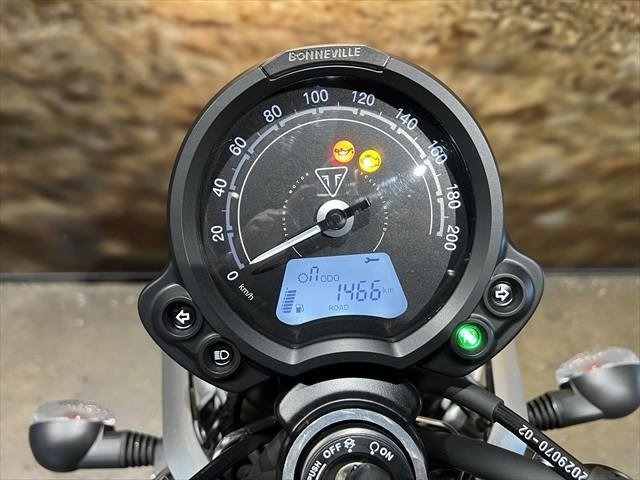 
								Triumph Speed Twin 900 full									