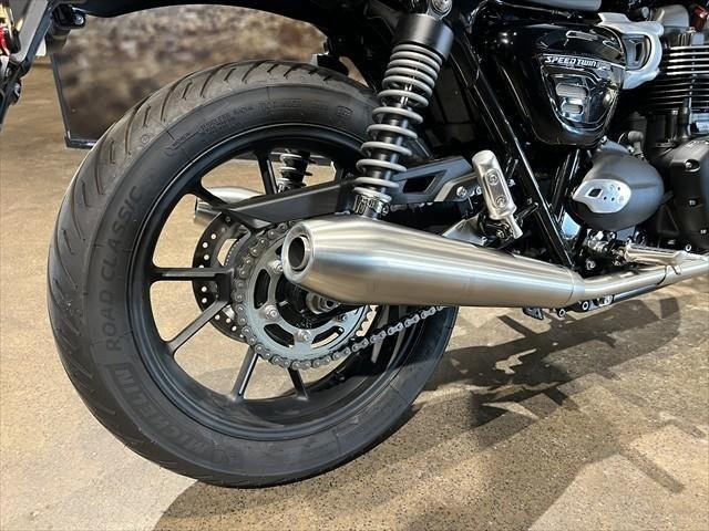 
								Triumph Speed Twin 900 full									