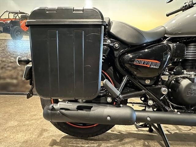 
								Royal Enfield Meteor 350 Fireball full									