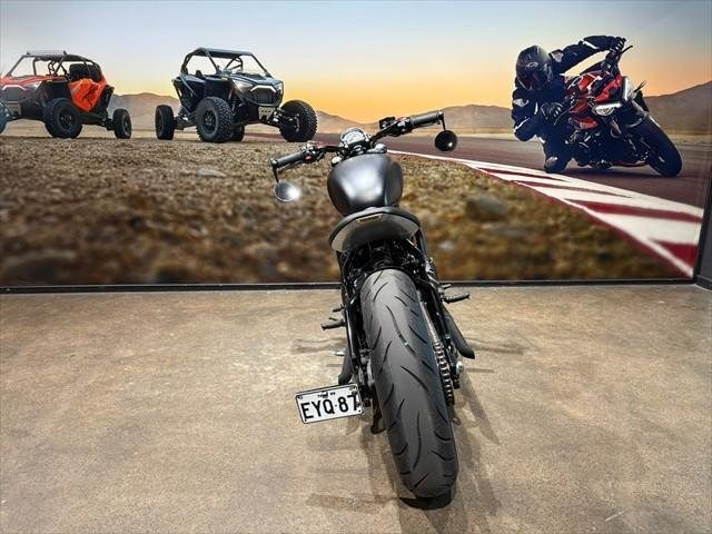 
								Triumph Bonneville Bobber full									