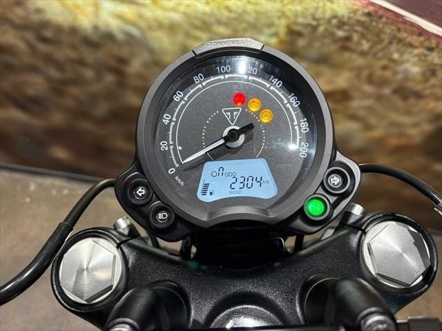 
								Triumph Bonneville Bobber full									