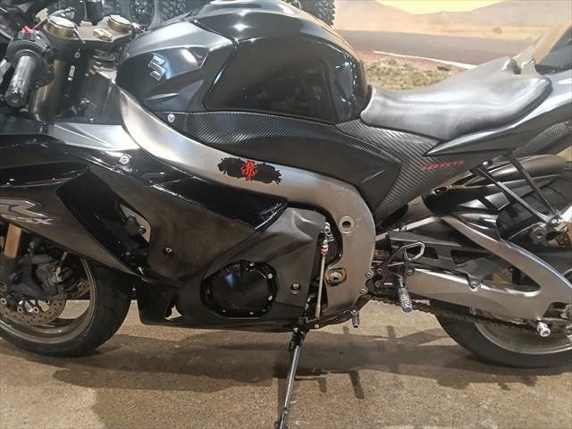 
								Suzuki GSX-R1000 full									