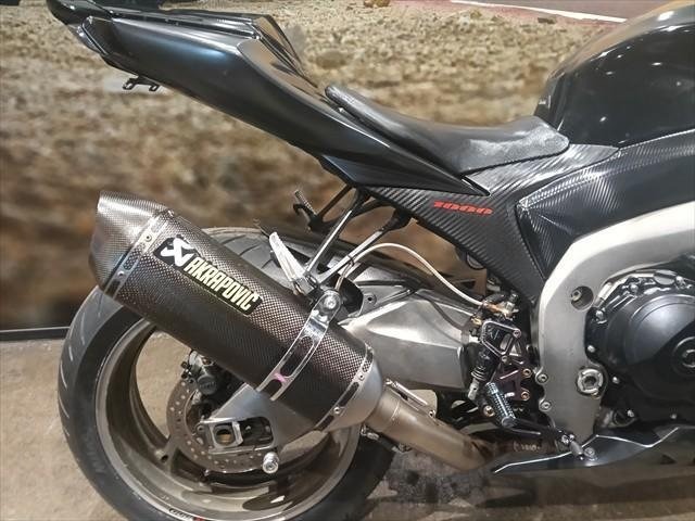
								Suzuki GSX-R1000 full									