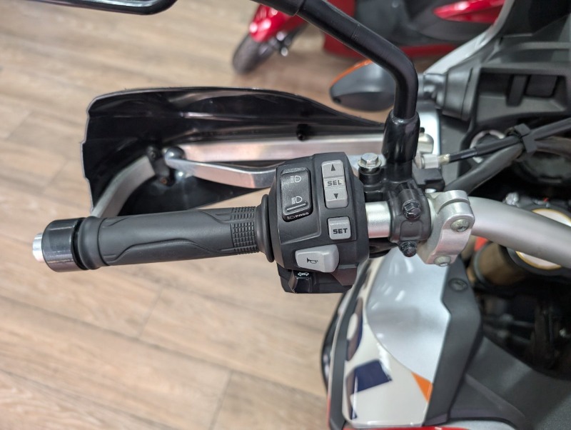 
								Honda CRF1000L Africa Twin full									