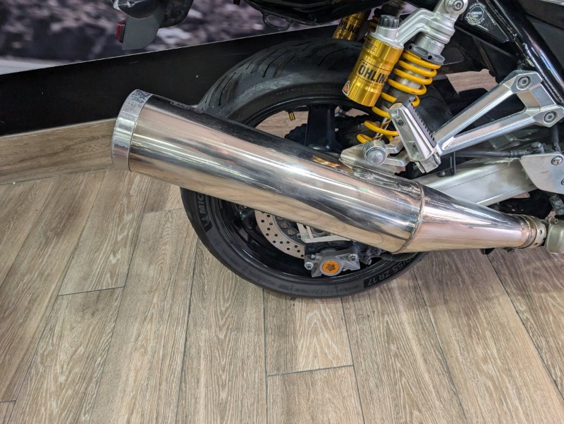 
								Yamaha XJR1300 full									