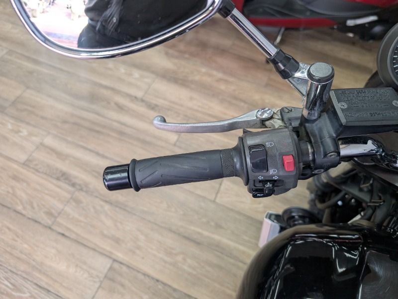 
								Yamaha XJR1300 full									