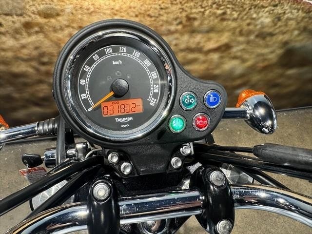 
								Triumph Bonneville 865 full									