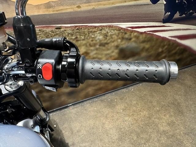 
								Triumph Bonneville 865 full									