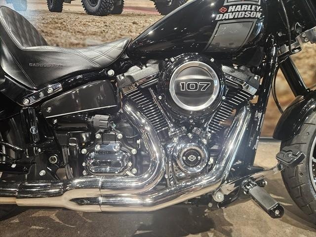 
								Harley-Davidson Sport Glide 107 (FLSB) full									