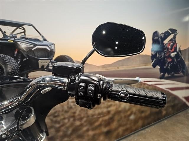 
								Harley-Davidson Sport Glide 107 (FLSB) full									