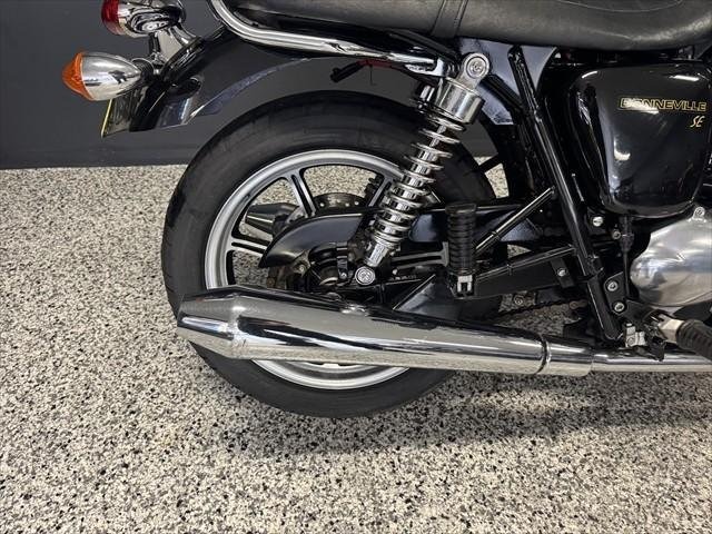 
								Triumph Bonneville SE full									